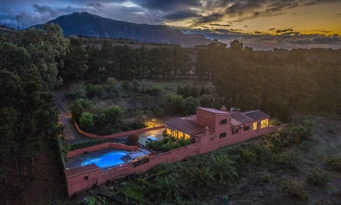 Gáldar Villa | Villa Rural "EL Poleo D&R" con Piscina Climatizada Privada y Solárium