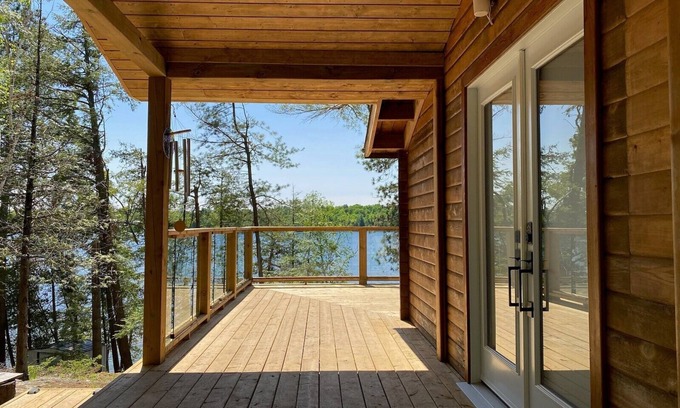Central Frontenac Cabaña | Amazing Cottage with Great Swimming