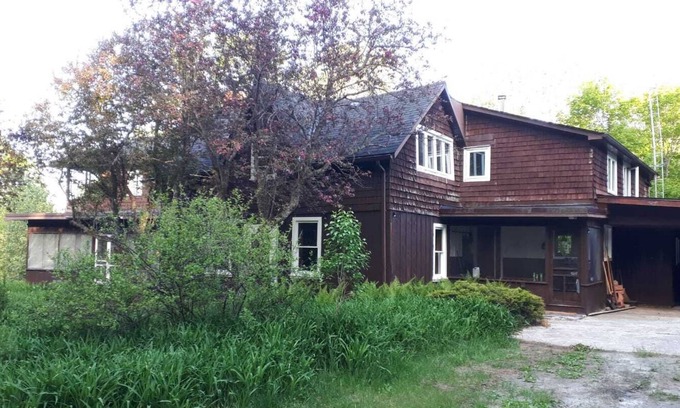 Trent Lakes Cabaña | *Amazing deal for the season* Cozy and spacious cottage w/ private lake & dock