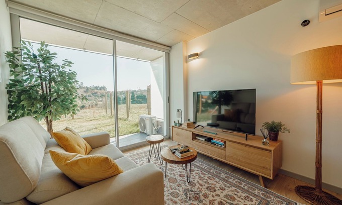 Vila Nova de Gaia Apartamento | Amazing Design Garden by Vacationy