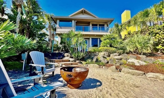 Colin Park Casa | Amazing Direct Oceanfront 4BR/5BA Iconic North Beach Pool Home