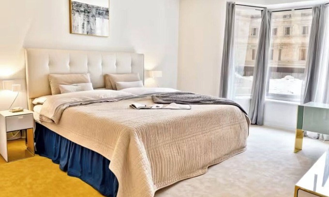 Downtown Apartamento | Amazing downtown 3-bedroom 2 bath apartment in amazing Norfolk. Pet friendly!