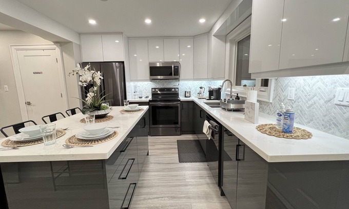 Trinity - Bellwoods Casa | Amazing Downtown House Location !!