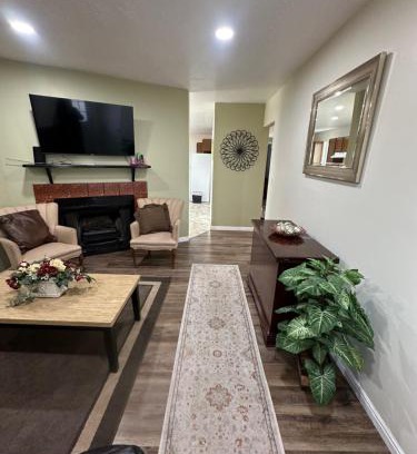 Rose Park Casa | Amazing Duplex Close to airport, downtown