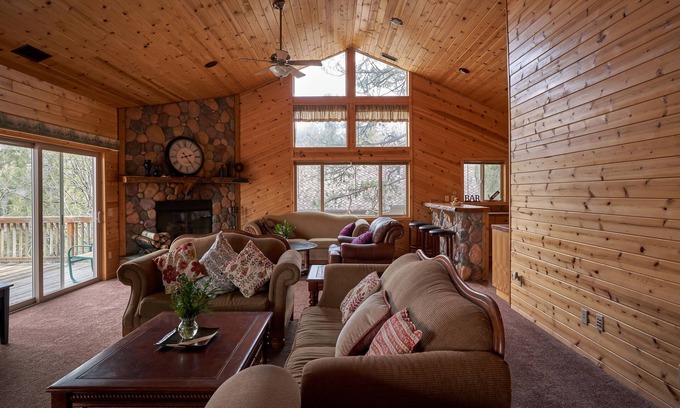 Running Springs Casa | AMAZING FAMILY VACATION CABIN Amazing mountain view 3100sqf
