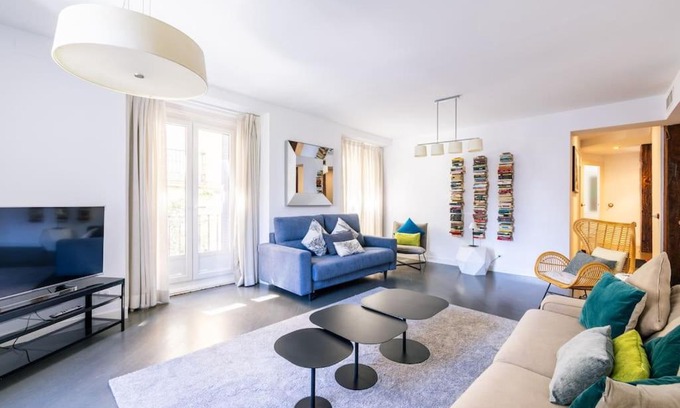 Chueca Apartamento | Amazing flat 5 balconies in Chueca - Gran Via