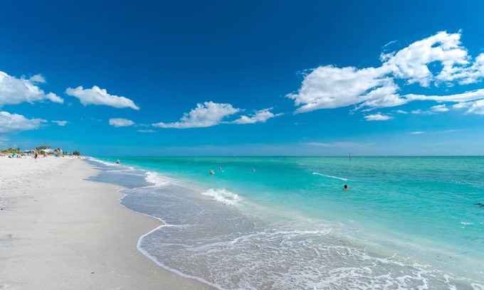 Englewood Casa | Amazing Gulf Beaches, Dearborn street min away. Heated Pool w/ Palm trees, Lanai
