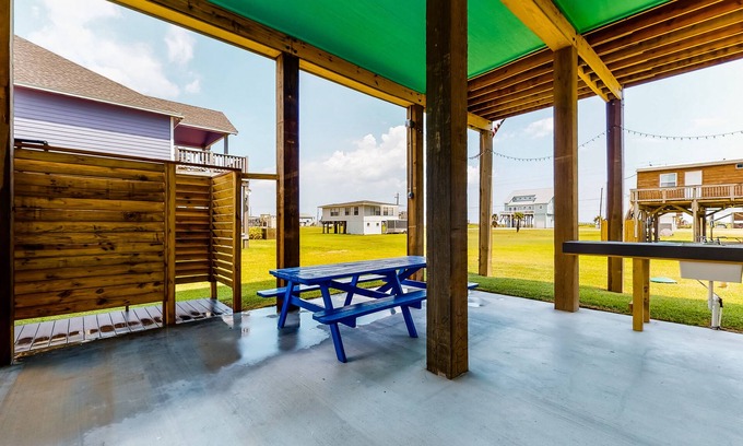 Freeport Casa | Amazing | Gulf Views | Large Deck | Family Fun