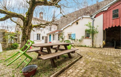 Dommartin-le-Saint-Pere Casa | Amazing Home In Dommartin-Le-Saint-Pèr