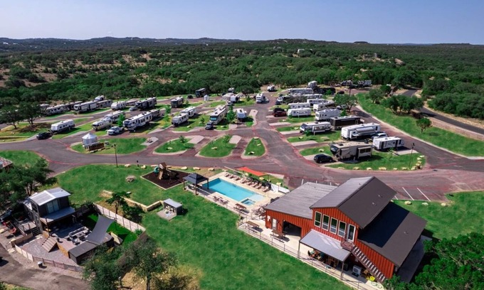 Dripping Springs Cabina | Amazing Hill Country Getaway with Breathtaking Views w/ Pool & Spa