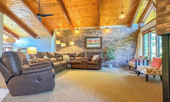 Grand Marais Casa | Casa grande y moderna a orillas del lago Devil Track - perfecta para la familia