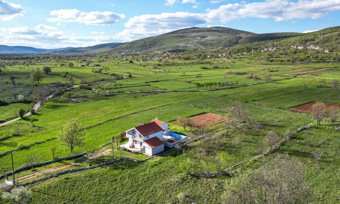 Trilj Casa | Increíble casa en Bisko con WiFi