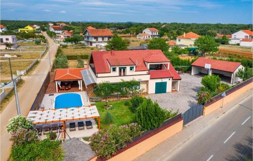 Galovac Casa | Amazing Home In Galovac With Kitchen