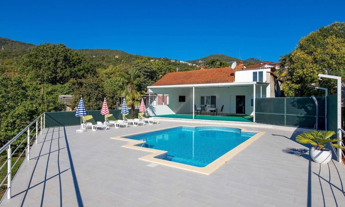 Ika Casa | Increíble casa en Ika con vista al mar.