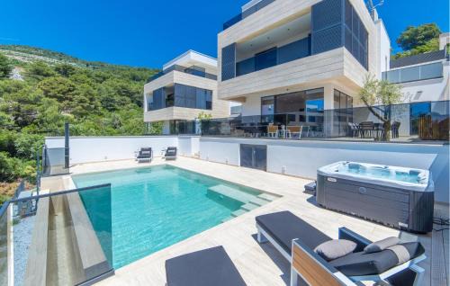 Komarna Casa | Amazing Home In Komarna