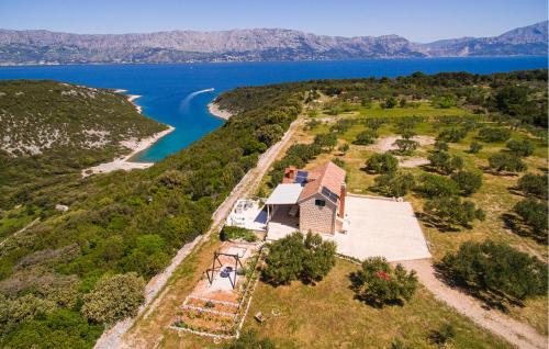 Pucisca Casa | Amazing Home In Pucisca With Lake View
