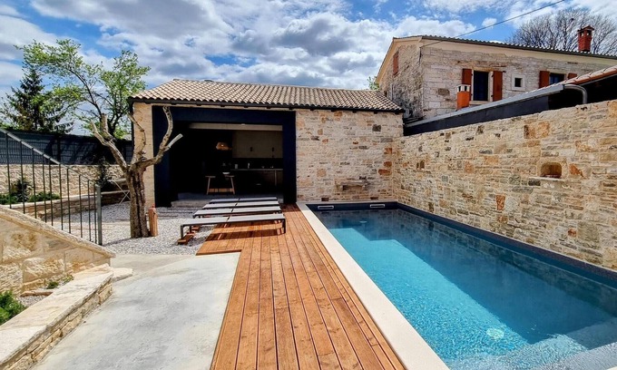 Jakovici Casa | Increíble casa en Tinjan