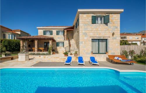 Zrnovnica Casa | Amazing Home In Zrnovnica