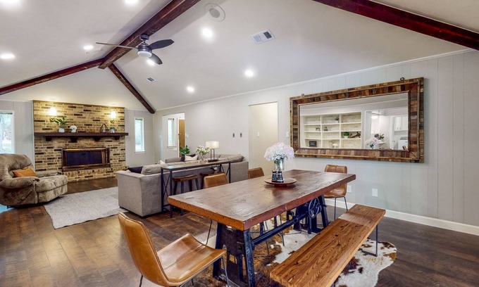 Bellville Casa | Amazing Home on 14 Acres - Vineyards, Pond & Trails - Newly Updated Kitchen