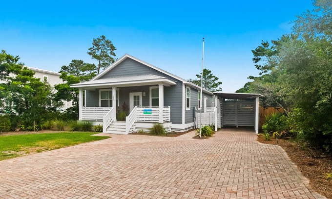 Gulfview Heights Casa | Amazing home - walk to beach & eateries - central AC, firepit, private W/D