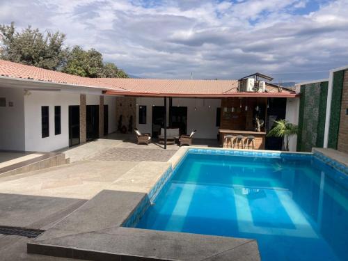 Macará Casa | Amazing home with outdoor space, Pool and Parking