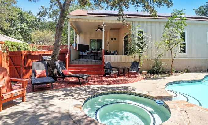 North San Antonio - SAT Casa | Amazing home with Pool, Jacuzzi, Fire Pit, near Airport, Sea World & River Walk