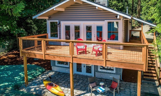South Colby Casa | Amazing House on Long Lake - Private Lake Access