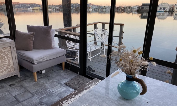 Marin City Alquiler De Eote | Amazing house on the water. This is a wonderful experience you will love.