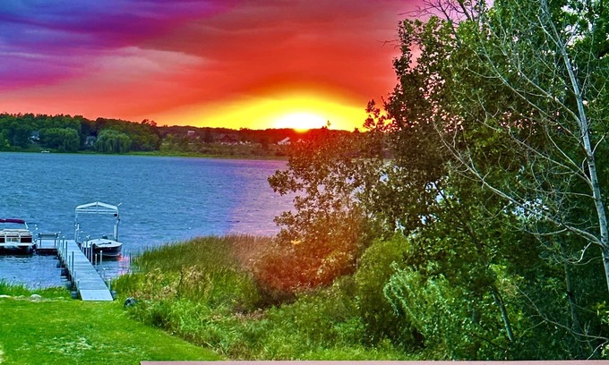 Rush City Casa | AMAZING LAKE HOUSE 1 hour from cities, Goose Lake, "Where up North starts."