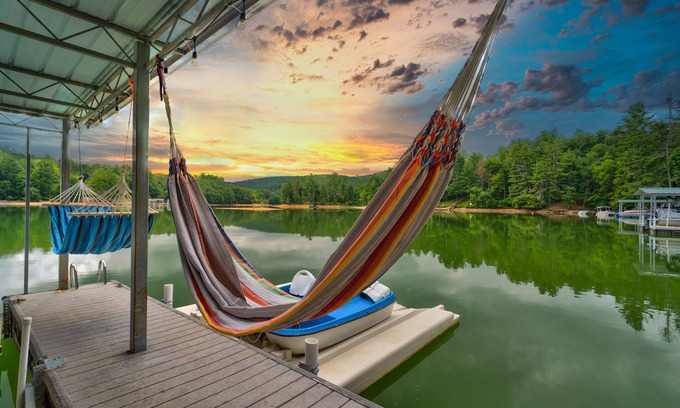 Blairsville Casa | Amazing Lake house, Private Dock & More, boat lift,jet ski docks Nice game room