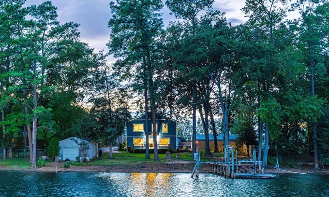 Chapin Casa | Amazing Lake Murray Views from this Chapin 3 bed 3 bath.