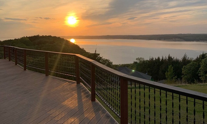 Crofton Casa | Amazing Lake View 6+ Bedroom Home