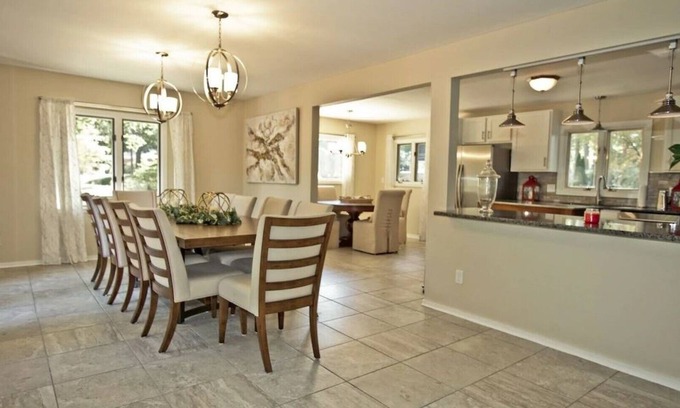 North Newport News Casa | Amazing Lakefront Beauty—Long term renters are welcome!
