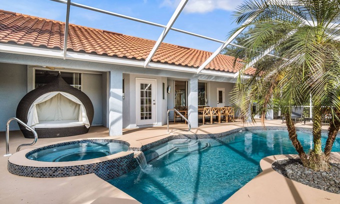 Palm River Estates Casa | /\ Amazing Location/\ 10 mins away from beach and Mercato/ New Diamond in Naples