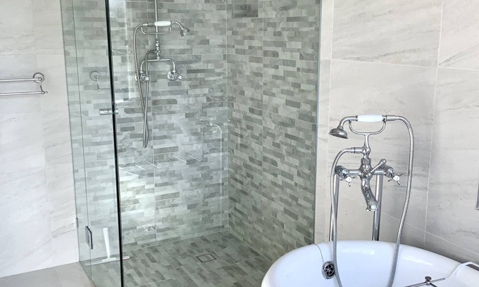 Bentleigh East Casa | Amazing location, clean gorgeous room FREE CONTINENTAL BREAKFAST AND TOILETRIES