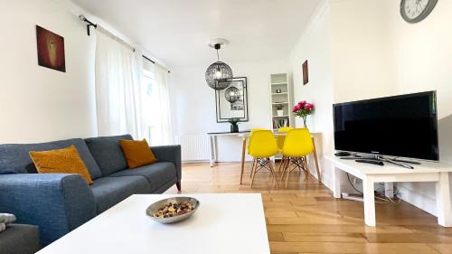 Tower Hamlets Apartamento | Amazing Location - City of London- 2 Bedroom Stunning Canal View House With Private Garden,Parking & Balcony