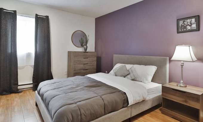 Cote-Saint-Paul Casa | Amazing Location - Giant Patio - 8 bedrooms (4.9* airbnb)