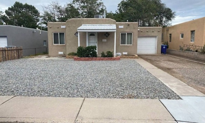 Southeast Heights Casa | Amazing location near the Airport, Nobhill, great restaurants, breweries & more