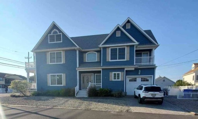 Normandy Beach Casa | Amazing Loctaion! One Block from the Beach!