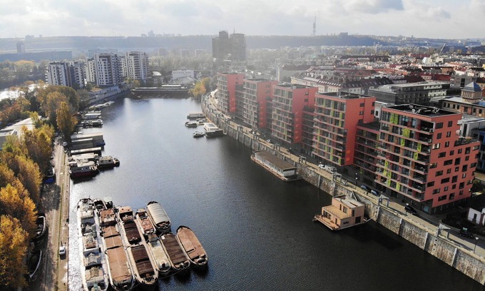 Liben Alquiler De Eote | Amazing luxury 4-bedroom house boat in enchanting Prague - movie screen and BBQ