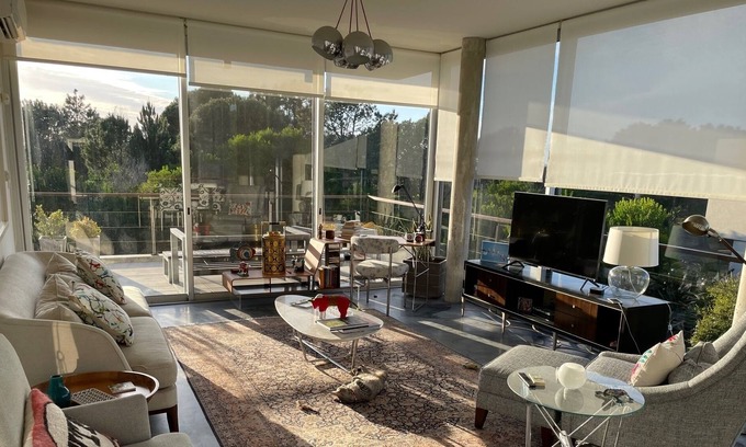 Arenas de Jose Ignacio Casa | Amazing Mid-Century con vista a las copas de los árboles y el océano