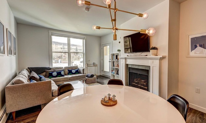 Stratton Mountain Condominio | Amazing modern 2BR w views and 5 min walk to Village & Slopes