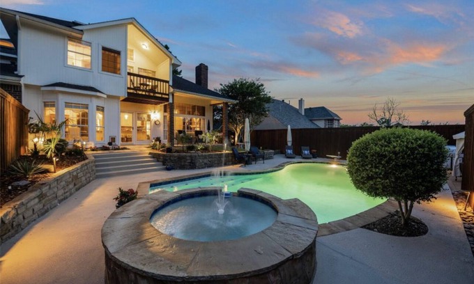 Rockwall Casa | Amazing Modern and Relaxing Home with Pool and HOT TUB HEATED!!
