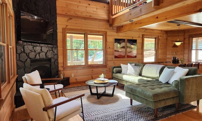 Cherry Log Casa | Amazing Mountain Views + Hot Tub