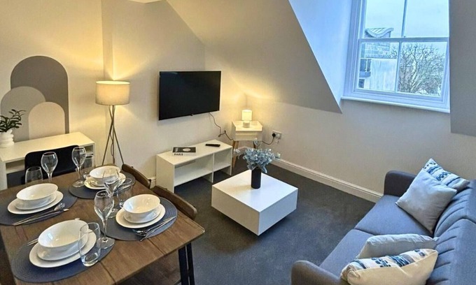 Gloucester Apartamento | Amazing New Loft Apartment Ideally Located
