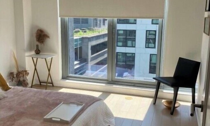 Navy Yard Apartamento | Amazing One BR Sanctuary Luxurious with Tall Windows near the Navy Yard Metro