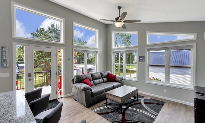 Lakeview Condominio | Amazing open water views of Indian Lake with a big deck and open floorplan