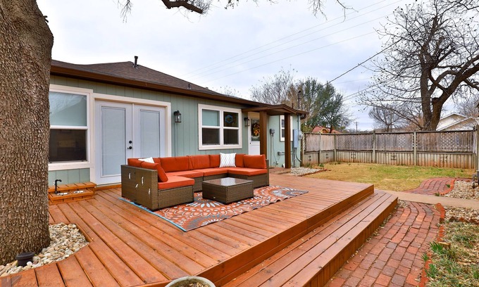 Elmwood Area Casa | Amazing outdoor deck & kitchen, large home, central to all of Abilene!