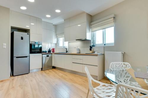 Alimos Apartamento | AMAZING PENTHOUSE FOR SIX person