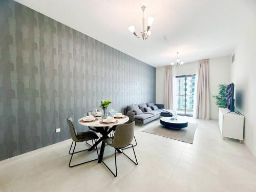 Dubai Apartamento | Amazing Pool View 1 Bedroom in Tulip Oasis 9 at Majan